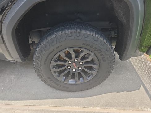Used 2023 GMC Sierra 1500 AT4X AWD/4WD image 3