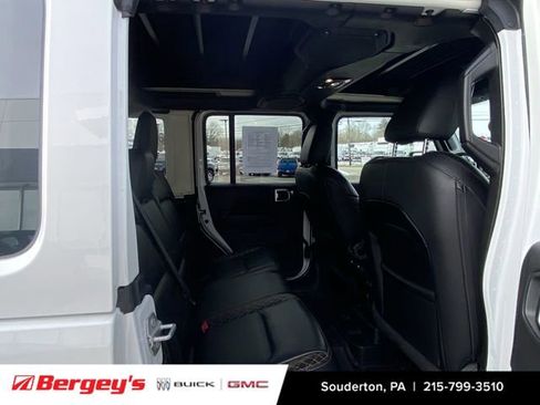 Used 2022 Jeep Wrangler Unlimited Sahara image 30