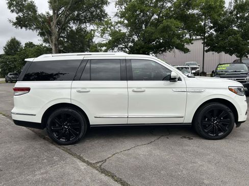 Certified 2023 Lincoln Navigator Reserve AWD/4WD image 2