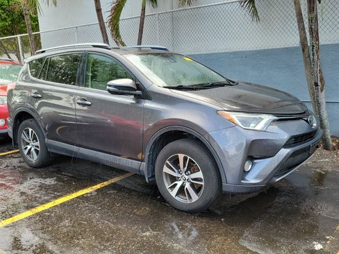 Used 2017 Toyota RAV4 XLE AWD/4WD image 3