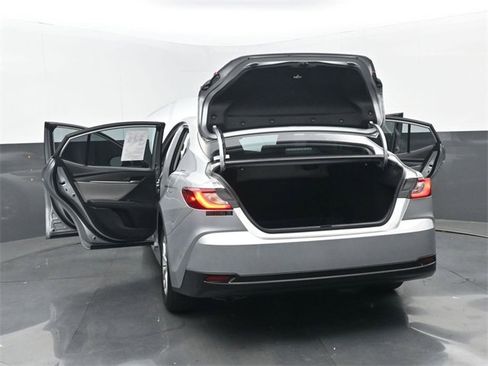 Used 2025 Toyota Camry LE image 32