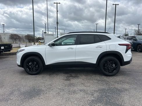 New 2026 Chevrolet Trax LT w/ Midnight Edition image 6