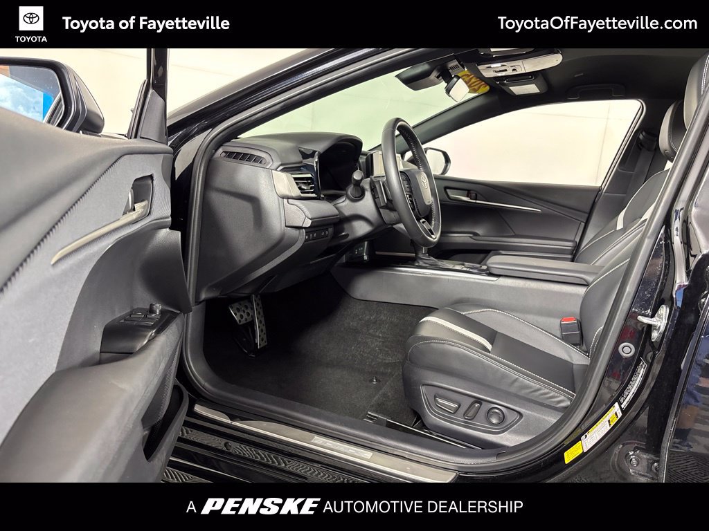 Used 2025 Toyota Camry SE w/ Convenience Package FWD image 26