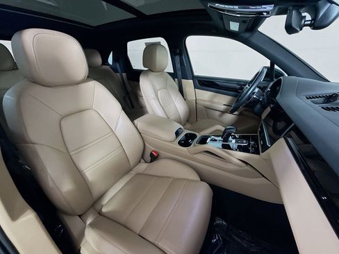 Certified 2023 Porsche Cayenne AWD/4WD image 27