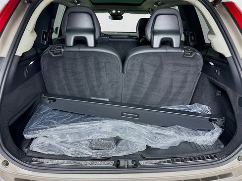Used 2023 Volvo XC90 B5 Plus w/ Protection Package Premier image 10