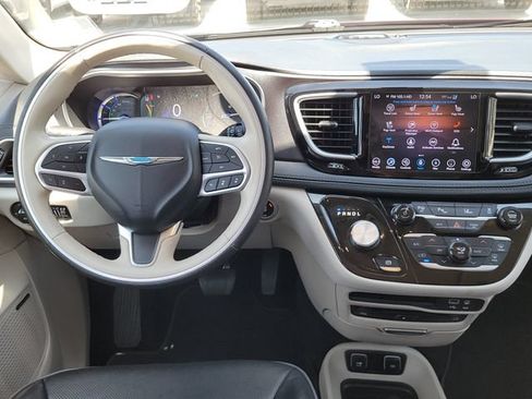 Used 2020 Chrysler Pacifica Limited w/ Advanced Safetytec Group FWD image 10