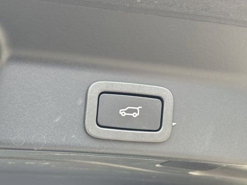 Used 2020 Jaguar F-PACE Premium AWD/4WD image 9