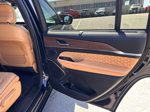 Used 2024 Jeep Grand Cherokee L Summit w/ Luxury Tech Group V AWD/4WD image 25