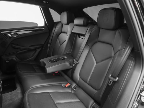 Certified 2024 Porsche Macan AWD/4WD image 40