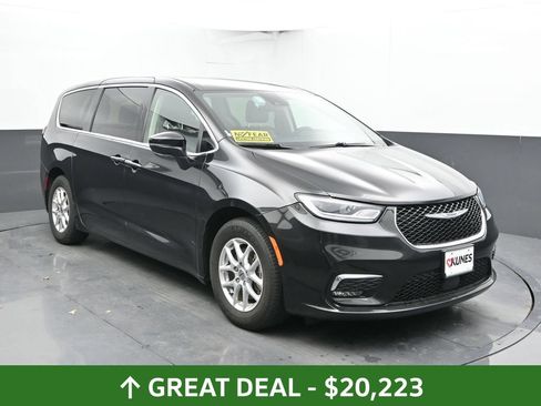 Used 2023 Chrysler Pacifica Touring-L FWD image 7