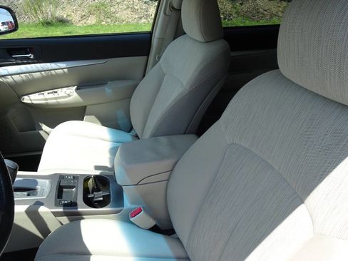 Used 2013 Subaru Outback 2.5i Premium AWD/4WD image 15