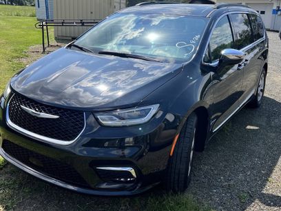 Used 2023 Chrysler Pacifica Limited