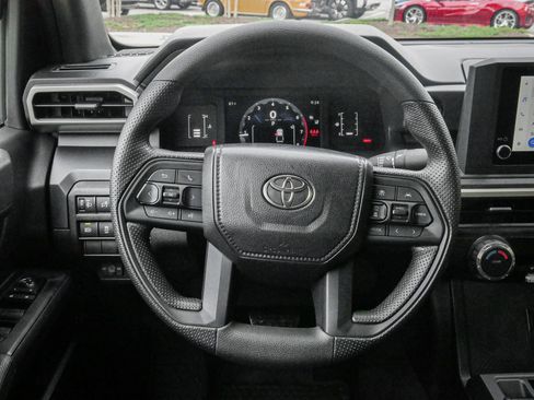 Used 2025 Toyota Tacoma SR AWD/4WD image 18
