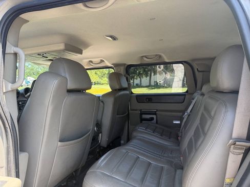 Used 2004 HUMMER H2 w/ Preferred Equipment Group AWD/4WD image 8