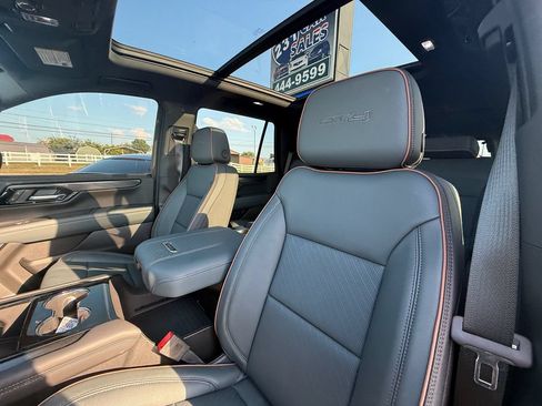 Used 2025 GMC Yukon AT4 w/ AT4 Premium Package AWD/4WD image 13