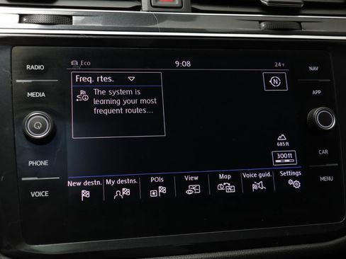 Used 2019 Volkswagen Tiguan SEL Premium image 9