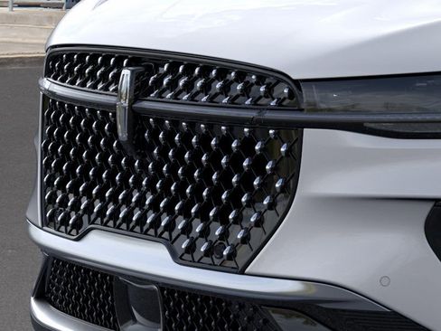 New 2026 Lincoln Nautilus Premier image 17