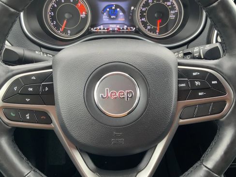 Used 2019 Jeep Cherokee Limited image 16