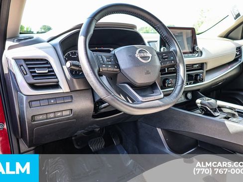 Used 2025 Nissan Rogue SV FWD image 28