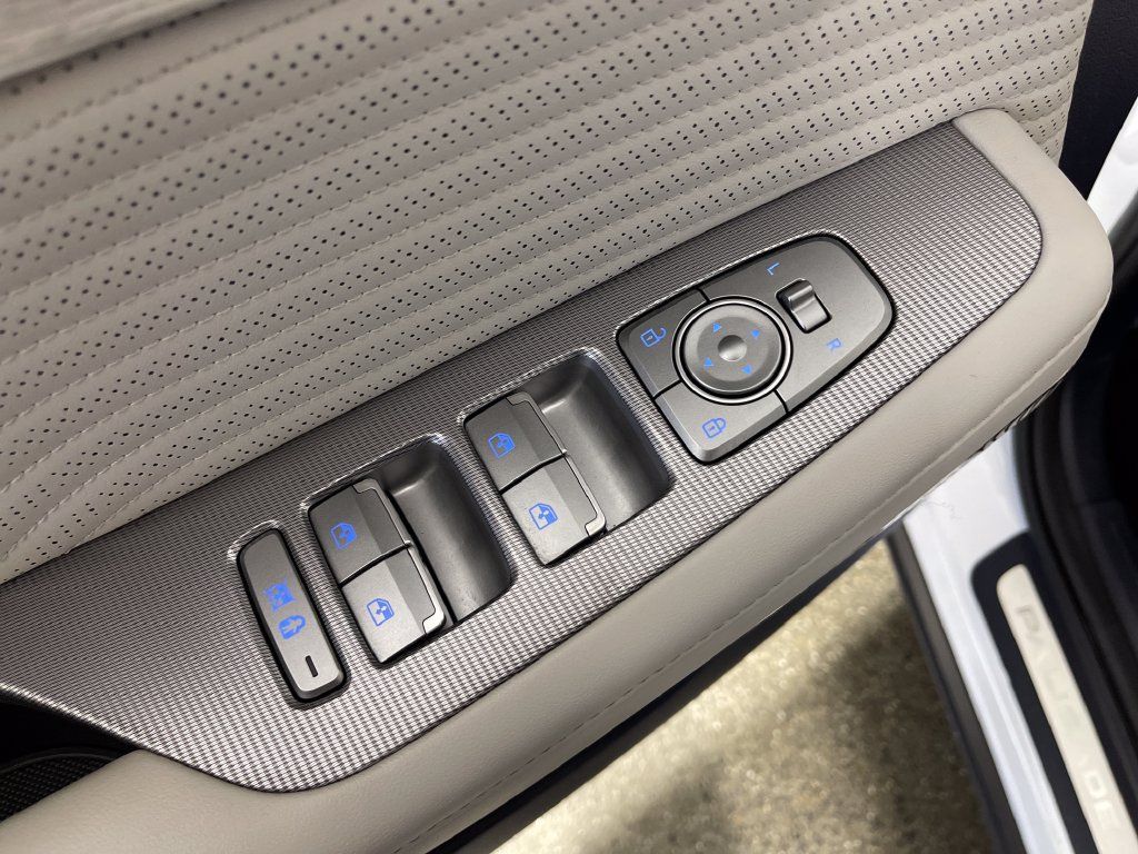 Certified 2024 Hyundai Palisade Calligraphy FWD image 19