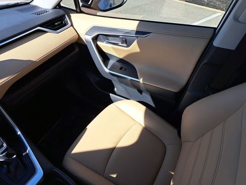 Certified 2019 Toyota RAV4 Limited image 13