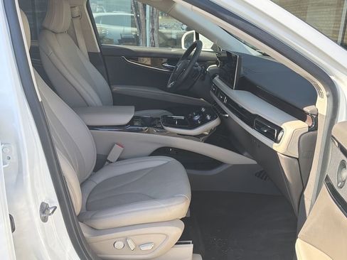 Used 2022 Lincoln Nautilus Reserve w/ Equipment Group 201A image 13