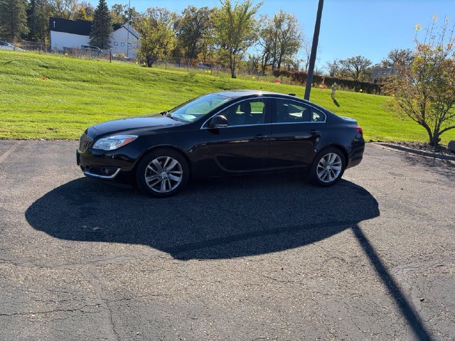 Used 2017 Buick Regal Premium w/ Driver Confidence Package #2 FWD image 3