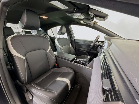 Used 2025 Toyota Camry SE image 24