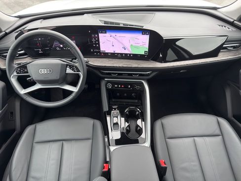 Used 2025 Audi Q5 Premium w/ Convenience Package image 24