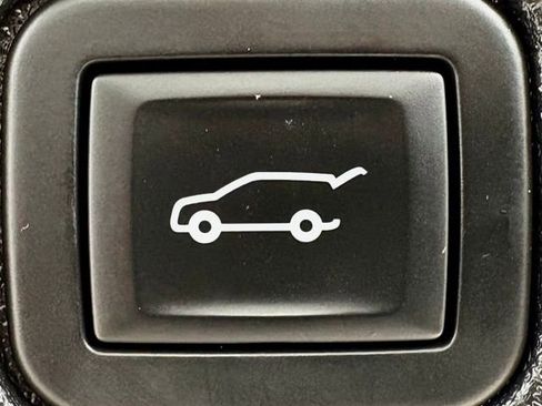 Used 2020 GMC Terrain SLT w/ Preferred Package image 16