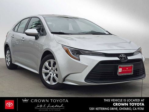 Certified 2025 Toyota Corolla LE FWD image 1