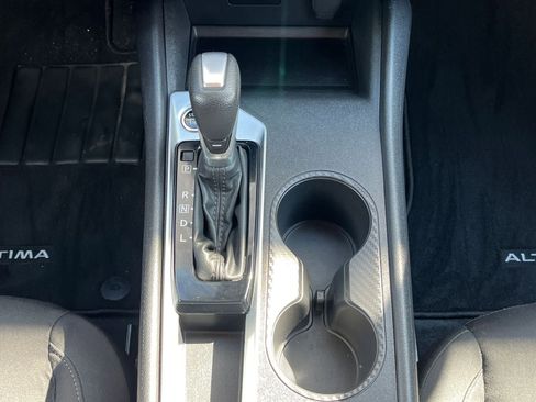 Used 2025 Nissan Altima 2.5 SV image 39