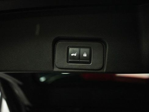 Used 2025 Nissan Rogue SV FWD image 8