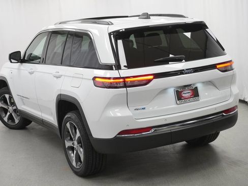 Used 2022 Jeep Grand Cherokee Limited 4xe w/ Luxury Tech Group II AWD/4WD image 13
