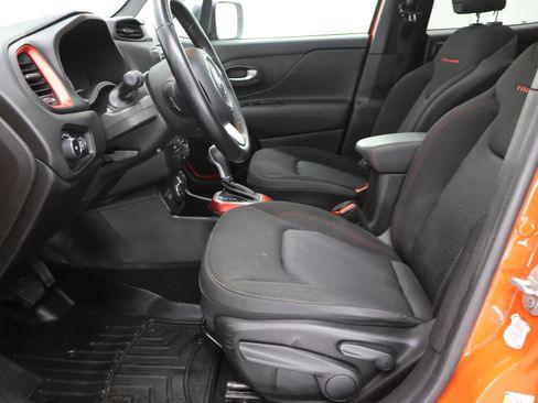 Used 2018 Jeep Renegade Trailhawk AWD/4WD image 8