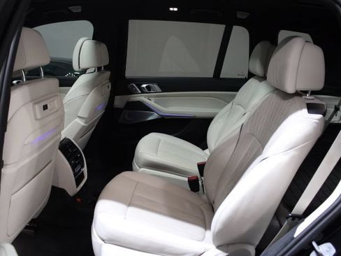 Used 2021 BMW X7 M50i w/ Dynamic Handling Package AWD/4WD image 24