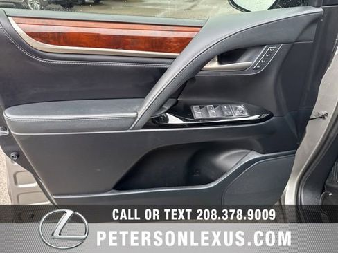 Used 2020 Lexus LX 570 4WD w/ Luxury Package image 23