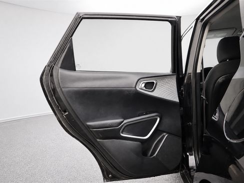 Used 2020 Kia Soul LX FWD image 16