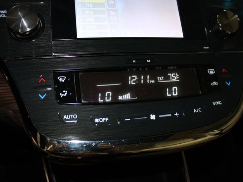 Used 2013 Toyota Avalon XLE Premium FWD image 19