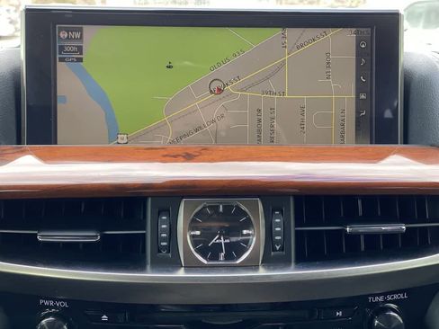 Used 2017 Lexus LX 570 4WD w/ Luxury Package image 20