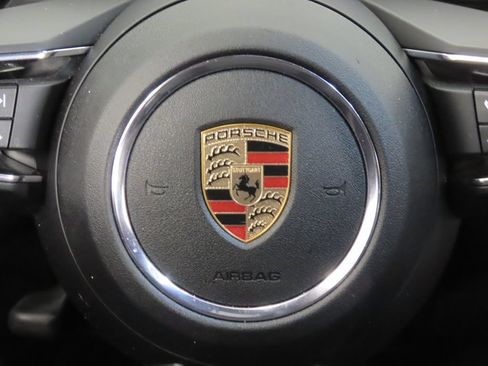 Certified 2025 Porsche Macan AWD/4WD image 21