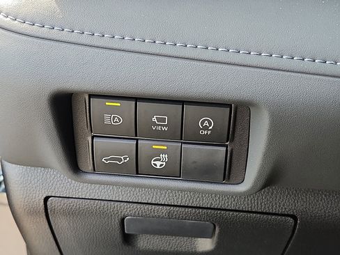 Used 2023 Toyota Highlander Platinum image 25