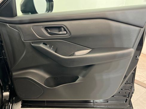 Used 2024 Nissan Rogue S image 24