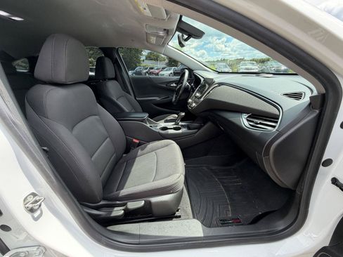 Used 2017 Chevrolet Malibu LT FWD image 30