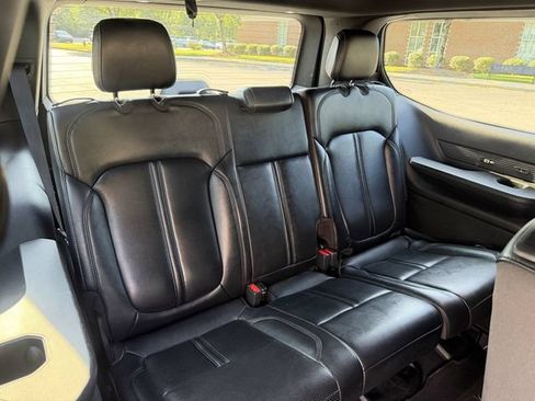 Used 2022 Jeep Wagoneer Series III AWD/4WD image 29