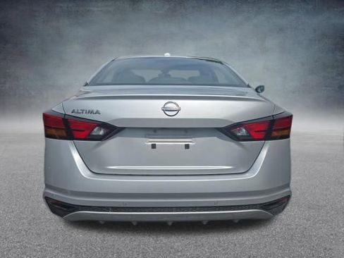 Used 2025 Nissan Altima 2.5 SV FWD image 7