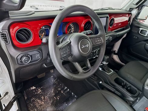 Used 2023 Jeep Gladiator Sport AWD/4WD image 18