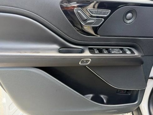 Certified 2023 Lincoln Aviator Reserve AWD/4WD image 11