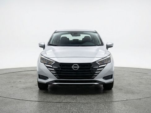 Used 2025 Nissan Versa SV image 2