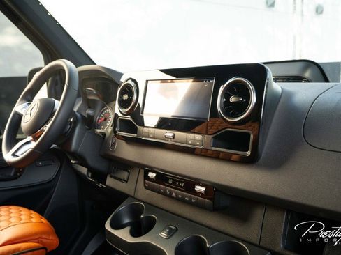Used 2025 Mercedes-Benz Sprinter 2500 image 36